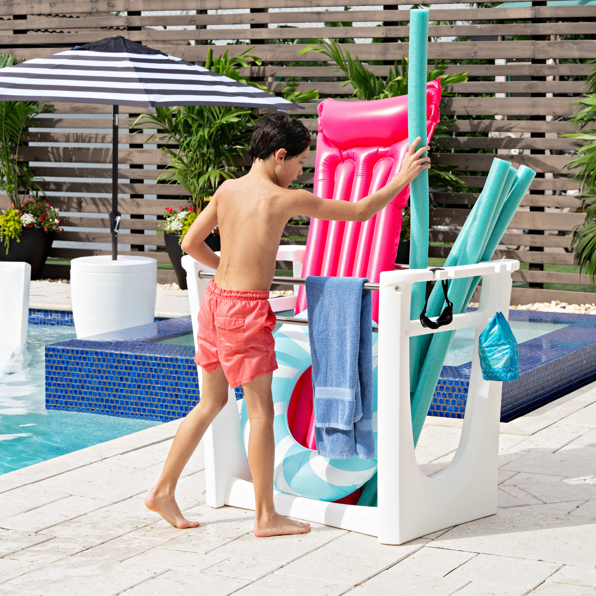 Step2 Commercial Vero Poolside Organizer
