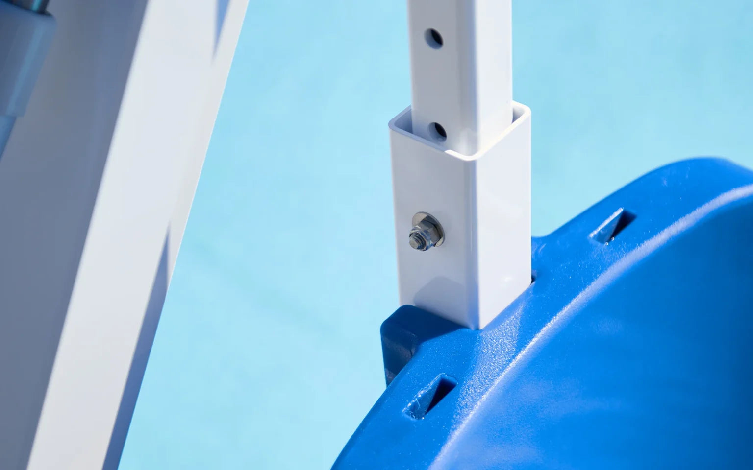 Admiral™ Pool Lift