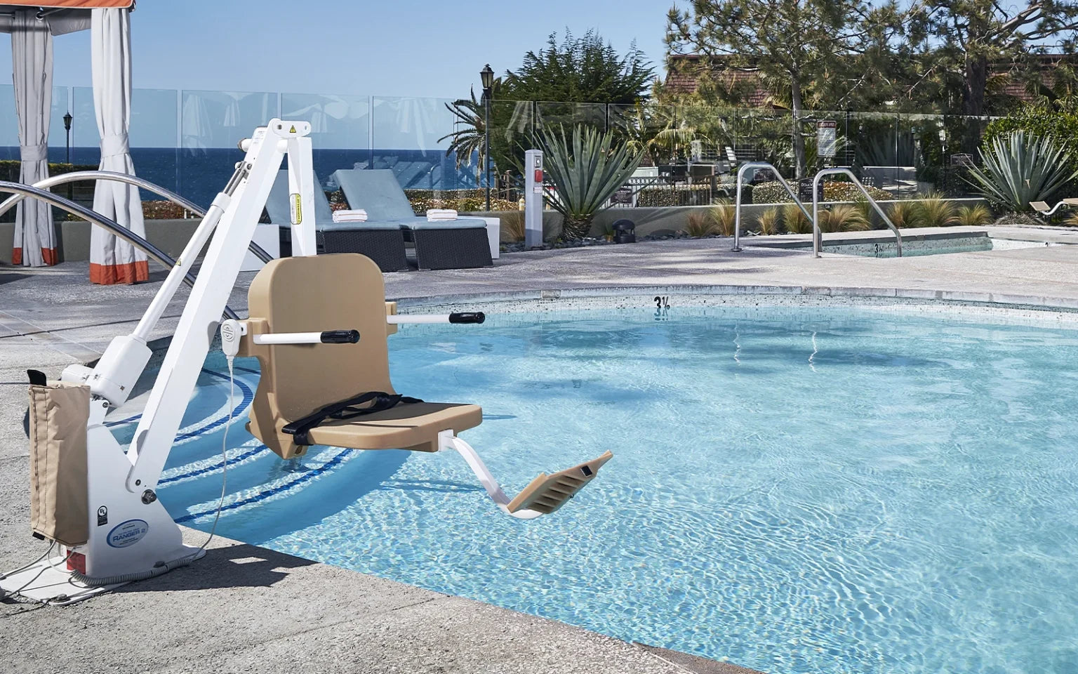 Ranger 2™ Pool Lift