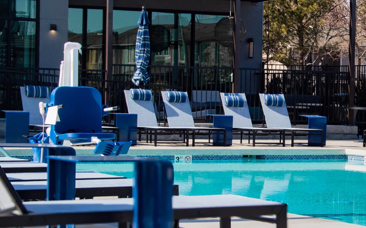 Ranger 2™ Pool Lift