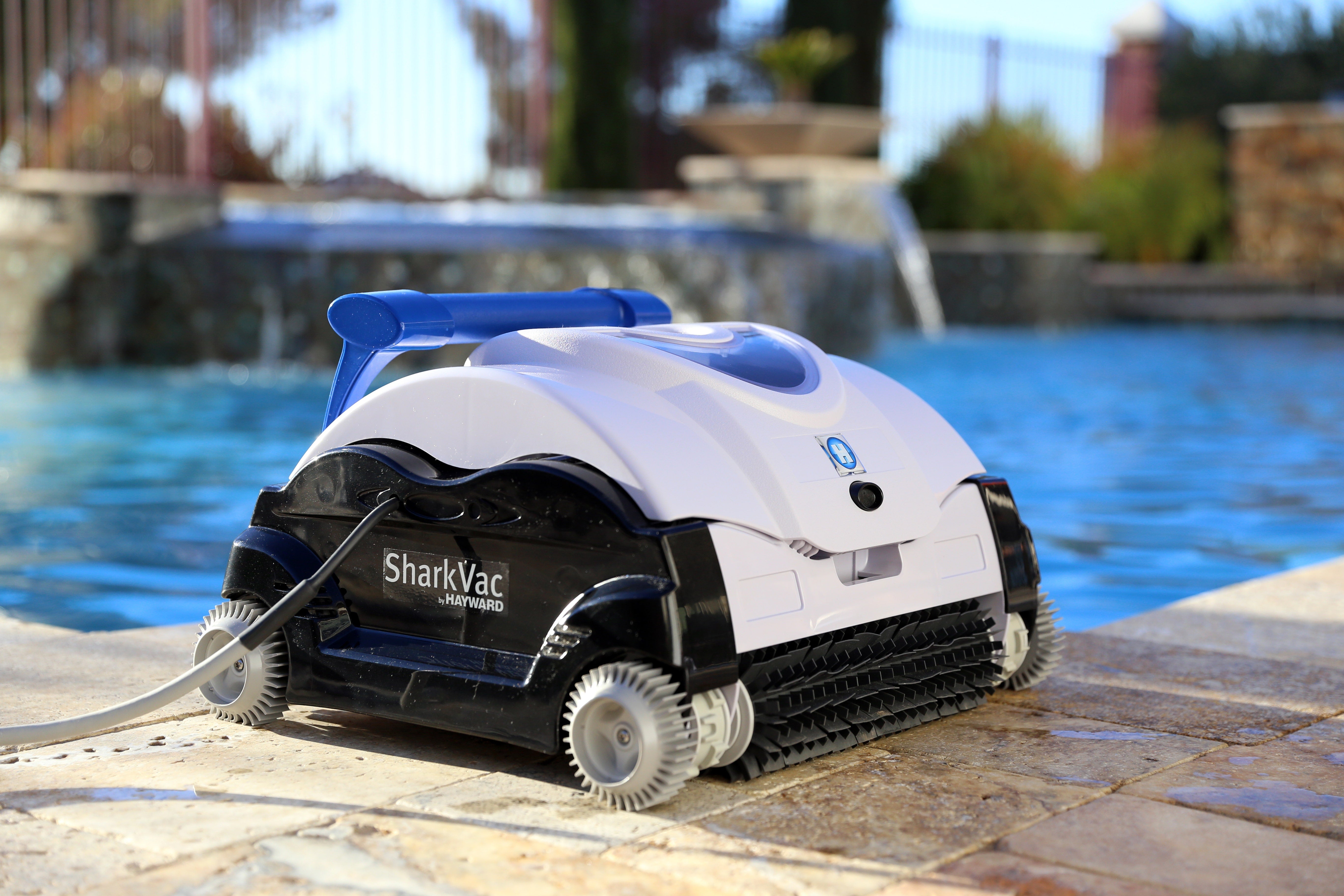 Hayward — SharkVac XL Robotic Pool Cleaner, 115V, with Caddy (Open Line)