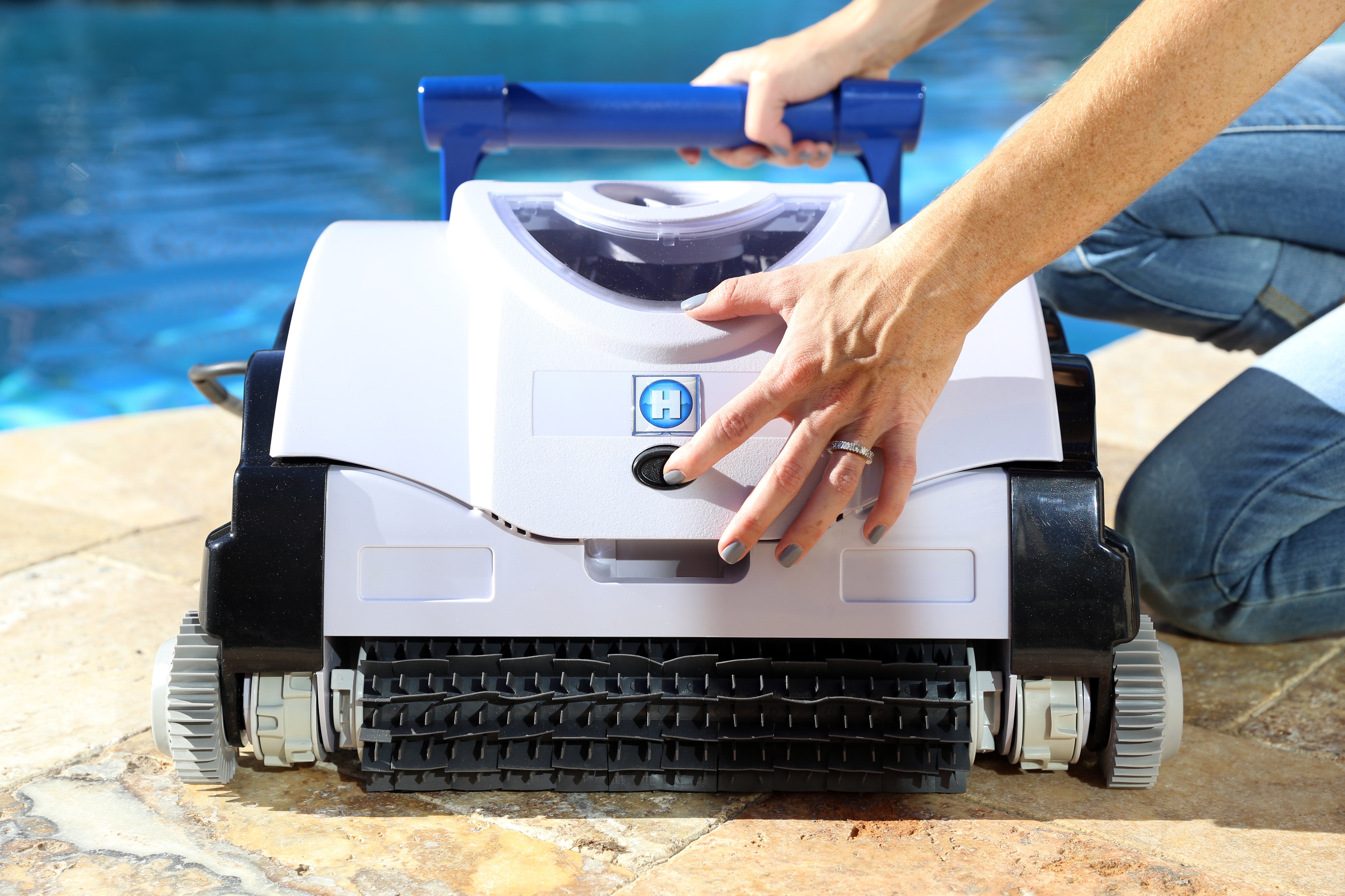 Hayward — SharkVac XL Robotic Pool Cleaner, 115V, with Caddy (Open Line)