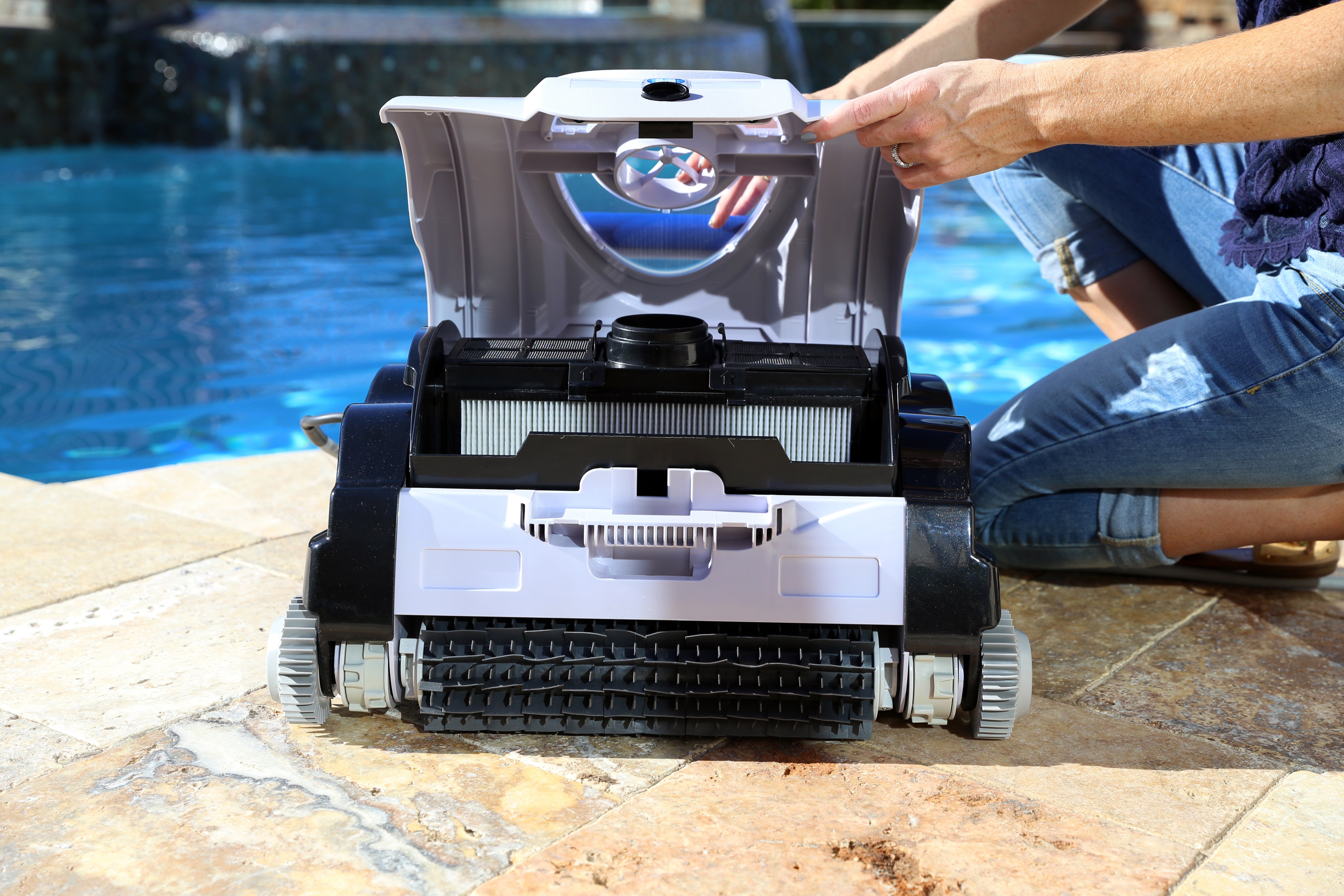 Hayward — SharkVac XL Robotic Pool Cleaner, 115V, with Caddy (Open Line)